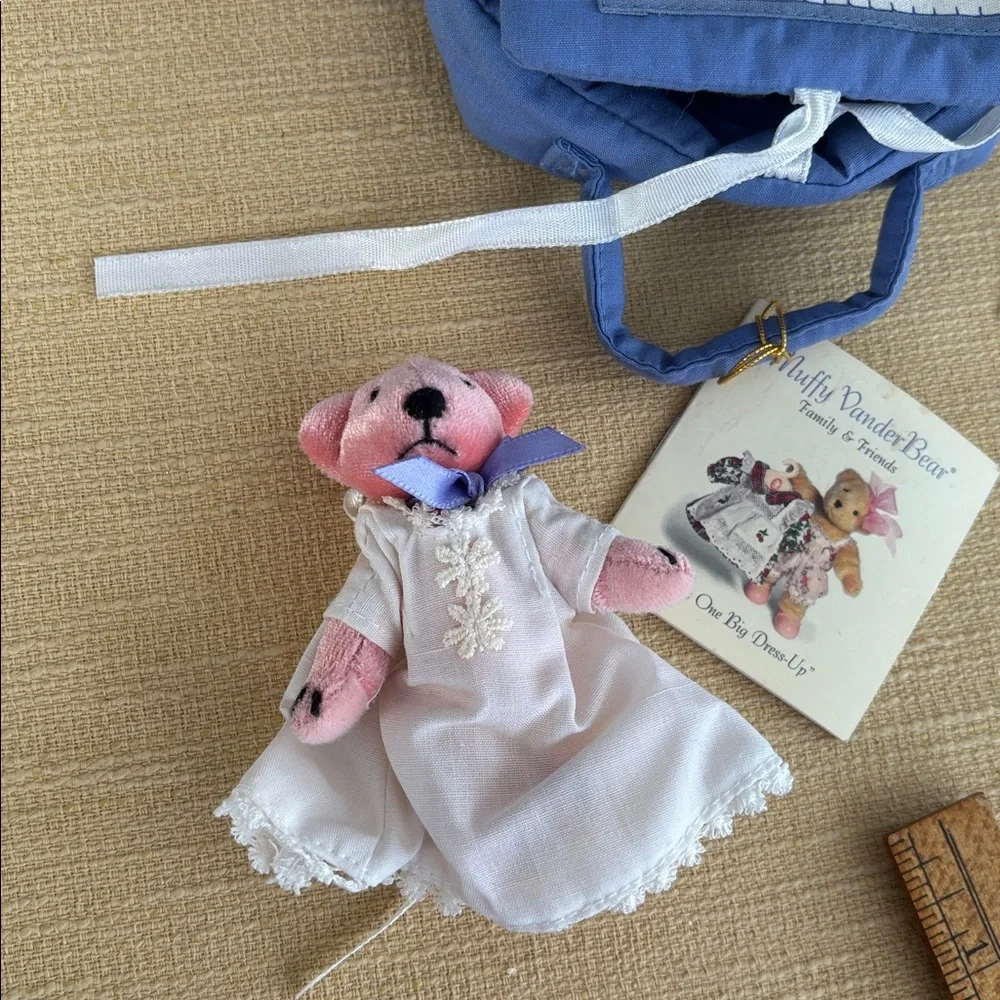 Muffy VanderBear Muffy’s Bear in Pet-a-Porter Carrying Case